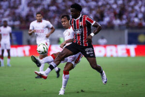 Santa Cruz e Náutico fazem duelo pela semifinal do Pernambucano. Foto: Rafael Vieira/CNC