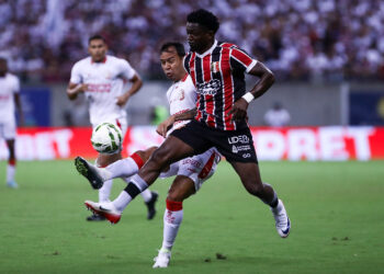 Santa Cruz e Náutico fazem duelo pela semifinal do Pernambucano. Foto: Rafael Vieira/CNC