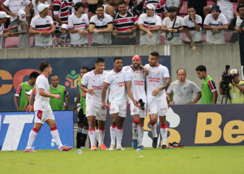 Santa Cruz é punido por objetos arremessados em campo no clássico contra o Náutico