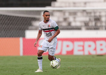 Eurico tem lesão confirmada e desfalca o Santa Cruz nas quartas de final do Pernambucano