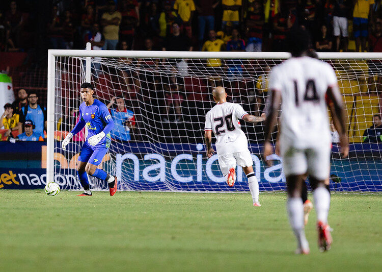 Roger Silva fala em meritocracia para definir goleiro titular do Sport