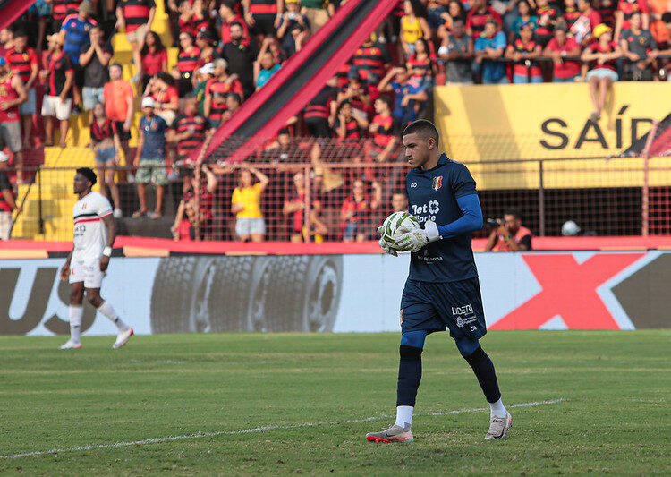 Rokenedy aprova permanência de Fábio Cortez no comando técnico do Santa Cruz: “Tem o grupo nas mãos”