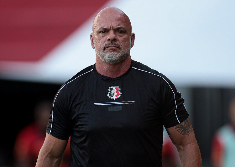 Santa Cruz mantém Fábio Cortez no comando da equipe até o fim do Estadual