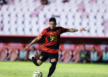 Gustavo Maia marca o gol da vitória do Sport contra o Retrô. Foto: Paulo Paiva/ Sport Recife.