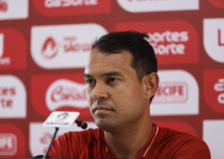 Vinícius valoriza presença da torcida nas finais e descarta favoritismo do Náutico por título estadual