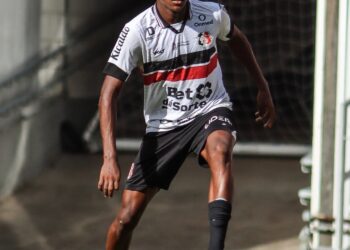 Santa Cruz empresta jovem zagueiro da base ao Corinthians