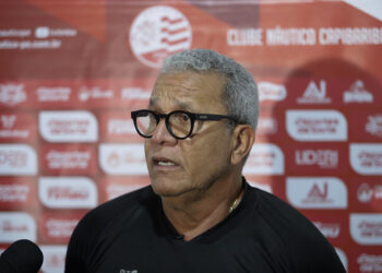 Náutico: Hélio dos Anjos destaca crescimento da equipe e projeta fase decisiva do Pernambucano