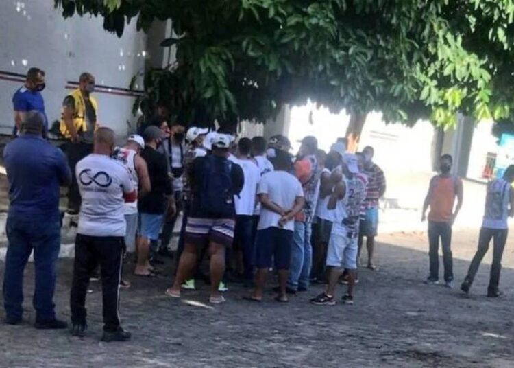 Torcida organizada do Santa Cruz invade o Arruda na véspera do clássico contra o Náutico