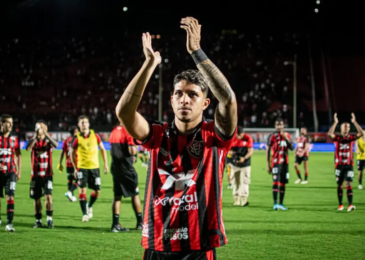 Náutico fica próximo da contratação do meia-atacante Felipe Cardoso, do Vitória