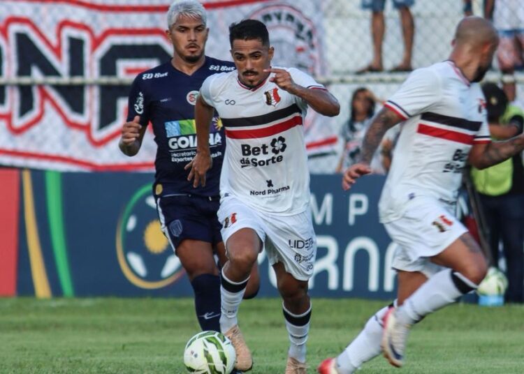 Willian Jr. é o grande destaque do Santa Cruz para encara o Decisão neste domingo. Foto: Evelyn Victoria