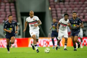 Quirino é esperança de gols do Santa Cruz contra o Decisão na segunda fase do Campeonato Pernambucano. Foto: Rafael Melo/FPF