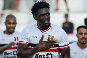 Israel é uma das armas do Santa Cruz para encarar o Sousa na Arena de Pernambuco. Foto: Victoria Evelyn