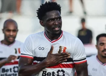 Israel é uma das armas do Santa Cruz para encarar o Sousa na Arena de Pernambuco. Foto: Victoria Evelyn