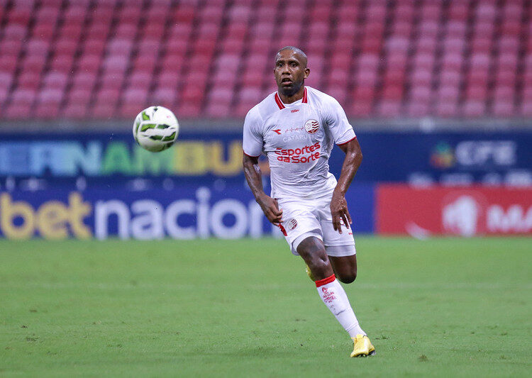 Pouco utilizado no Náutico, Jonas Toró negocia ida para o Londrina