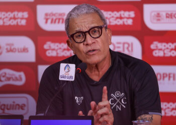 Técnico do Náutico fala sobre negociação com meia-atacante e destaca qualidade do jogador