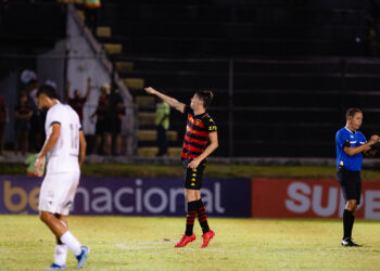 Biel Fonseca decide com golaço, Sport bate o ABC e segue 100% na Copa do Nordeste