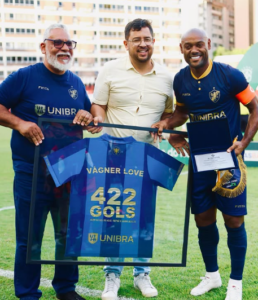 Jogo marcou a despedida do atacante Vagner Love dos gramados. Foto: Savyo Miguel