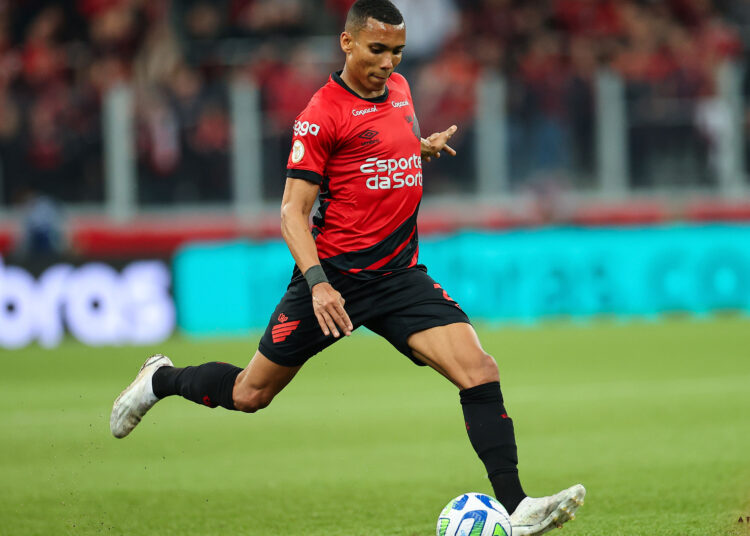 Sport acerta contratação do lateral-direito Madson, ex-Athletico-PR