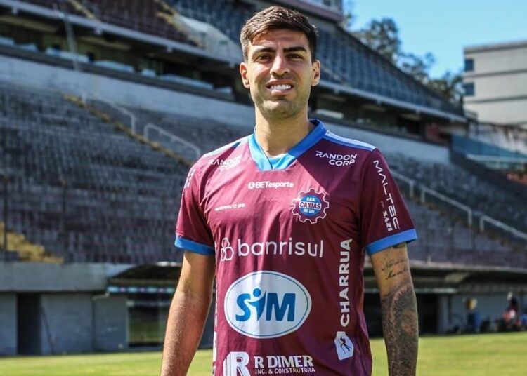 Em negociação com o Caxias, Santa Cruz pede Thiago Ennes para liberar Ianson