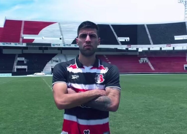 Santa Cruz oficializa contratação do lateral-direito Thiago Ennes, ex-Caxias e Náutico