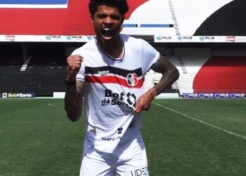 Santa Cruz confirma chegada do centroavante Tiago Marques, ex-CSA