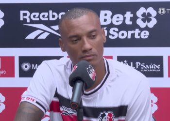 Jeferson Bahia comenta concorrência por titularidade no Santa Cruz: “Todos são importantes”