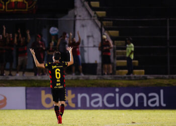Biel Fonseca se destacou pelo Sport na Copa do Nordeste e pode aparecer no time titular contra o Vila Nova na Série B. Foto: Paulo Paiva/SCR