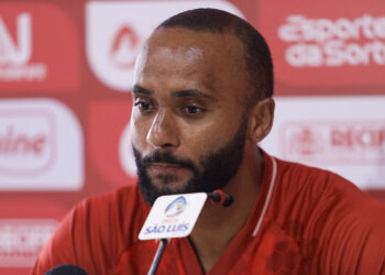 Leonai Souza projeta sequência no Náutico e aponta objetivos: “Brigar por títulos e acesso”