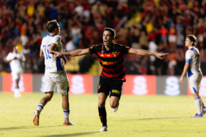 De Pena comemora gol pelo Sport mas sai com empate amargo na Ilha do Retiro. Foto: Paulo Paiva/Sport