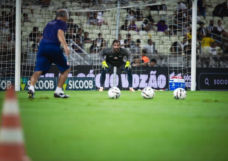 Treinador do Náutico sai em defesa de Muriel após falha contra o Ceará