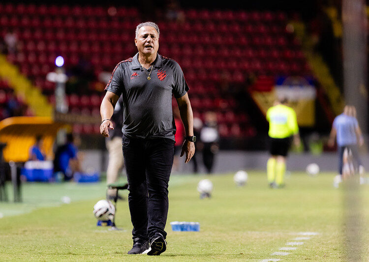 Márcio Goiano reconhece falha em gol sofrido no fim, mas exalta empenho do Sport contra o Avaí
