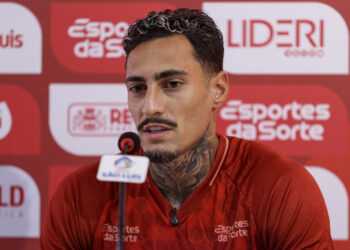 Derek detalha características e comenta disputa com Paulo Sérgio no ataque do Náutico