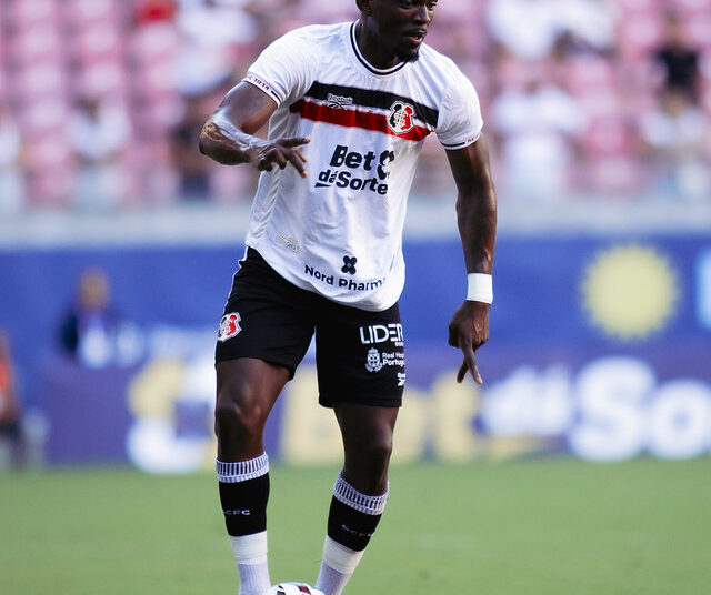Santa Cruz oficializa saídas de Israel e Wagner Balotelli