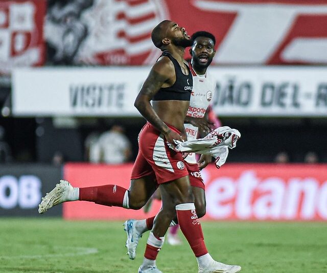 Victor Andrade decide com golaço e Náutico bate o Athletic-MG fora de casa pela Série B