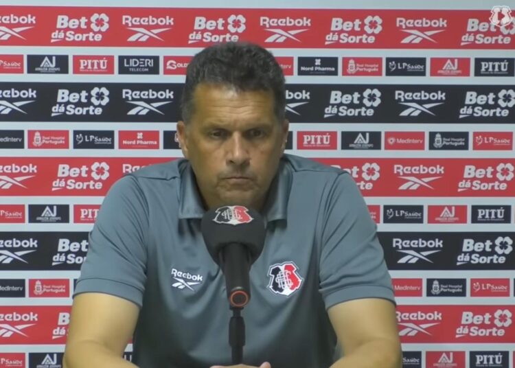 Técnico do Santa Cruz cobra regularidade após revés na Série C: “competição não permite oscilação”