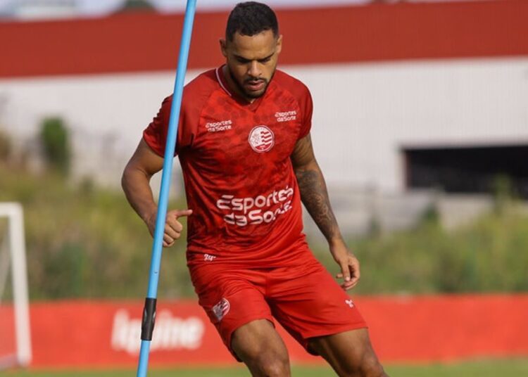 Treinador do Náutico sai em defesa de Juninho após críticas: “Faz o jogo sujo”