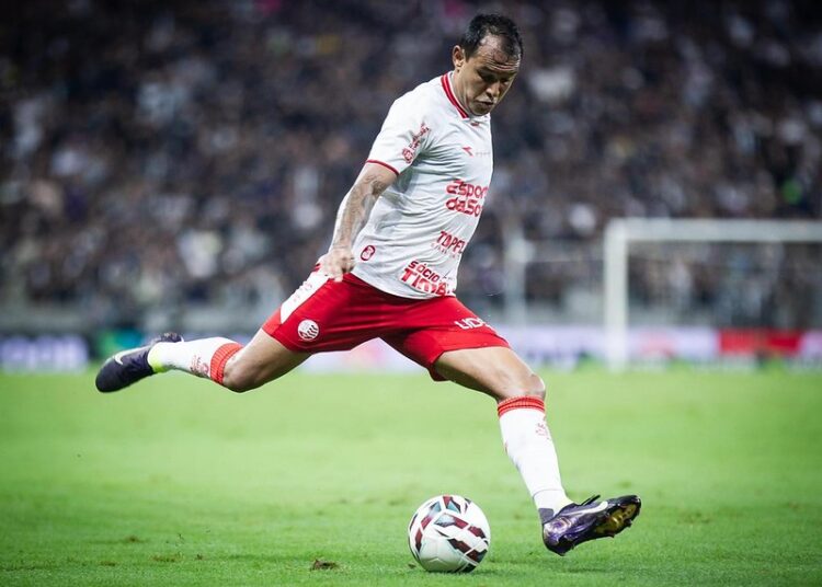 Vinicius é o destaque do ataque do Náutico contra o São Bernardo pela Série B. Foto: Michael Douglas
