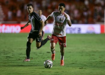 Náutico supera a Ponte Preta e conquista segundo triunfo seguido na Série B