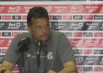 Claudinei Oliveira exalta comprometimento do Santa Cruz após vitória na estreia da Série C