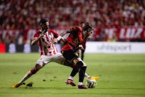 Sport e Náutico fazem Clássico que vale topo da tabela na Série B. Foto: Paulo Paiva/Sport