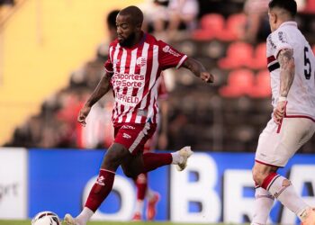 Náutico cresce na segunda etapa e busca empate contra o Botafogo-SP na Série B