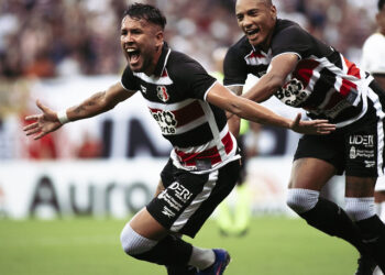 Pedro Favela comemora primeiro gol e valoriza crescimento do Santa Cruz na Série C