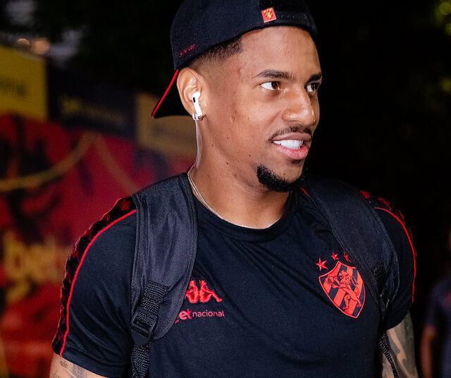 Após receber terceiro amarelo, Felipinho desfalca o Sport no clássico com o Náutico na Série B