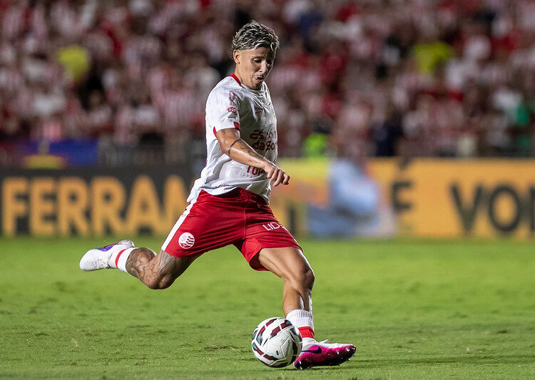 Suspenso, Wenderson é baixa no Náutico para o clássico contra o Sport na Série B