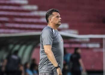 Santa Cruz oficializa demissão do técnico Claudinei Oliveira