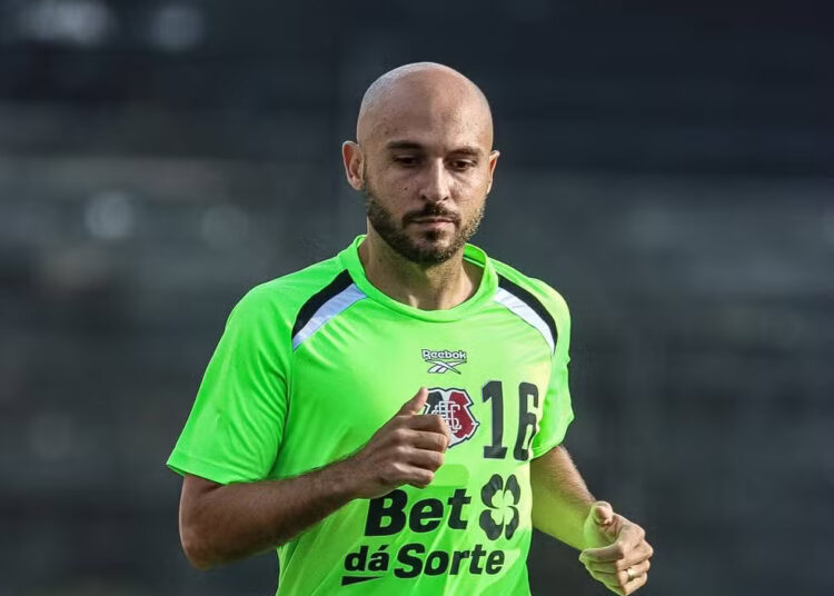 Santa Cruz confirma rescisão de contrato com o meia Régis