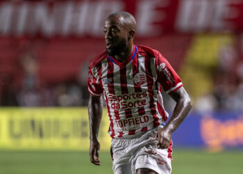 Suspenso, Victor Andrade desfalca o Náutico contra o Fortaleza pela Série B
