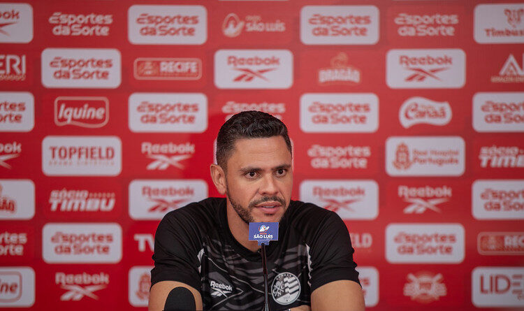 Técnico do Náutico lamenta revés contra o Fortaleza e cobra mais efetividade da equipe