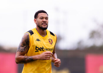Revelado pelo Sport, Joelinton treina no CT rubro-negro e reforça ligação com o clube