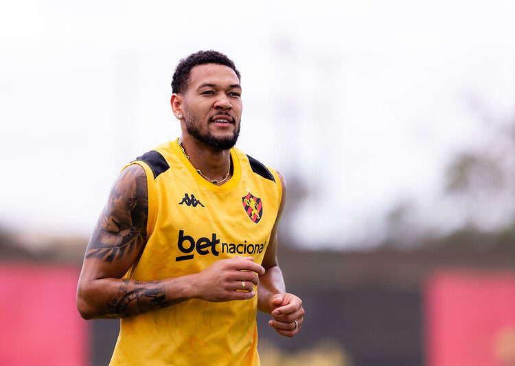 Revelado pelo Sport, Joelinton treina no CT rubro-negro e reforça ligação com o clube